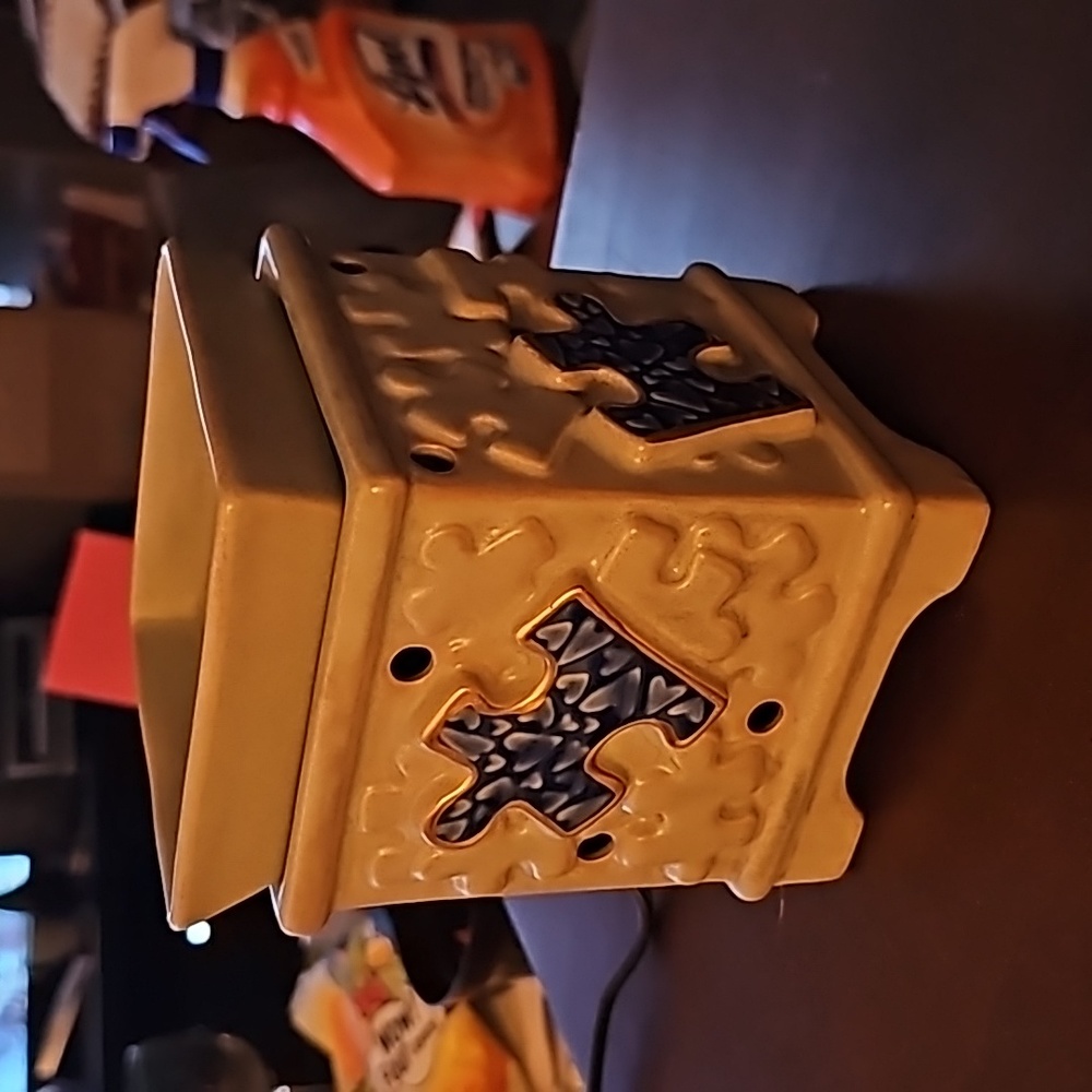 Scentsy 19754 Piece By Piece Autism Speaks full-size wax warmer